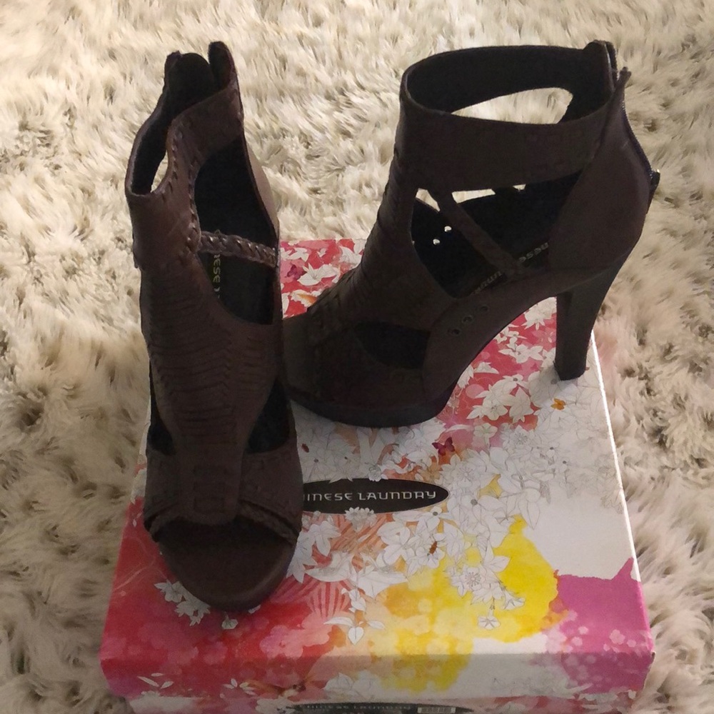 Chinese Laundry Platform Sandals